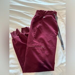 Figs Zamora jogger scrub pants , size Petite XS in Burgundy